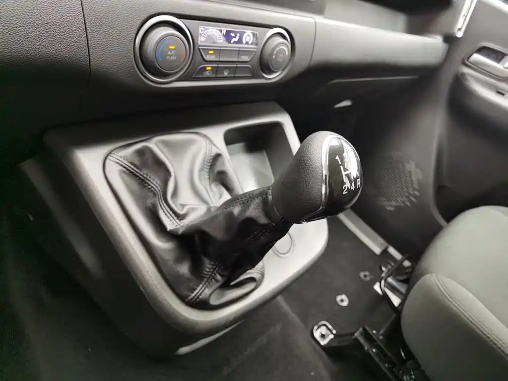 Dongfeng Fengxing Lingzhi PLUS 2026 2027 2.0L Base Model 7-Seater