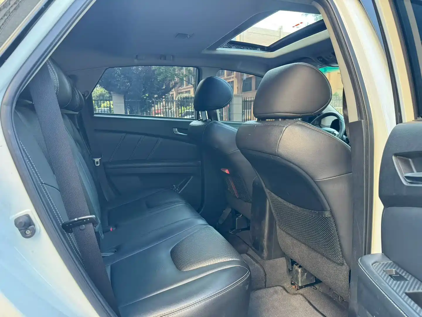 Фото 6 - Luxgen U6 SUV