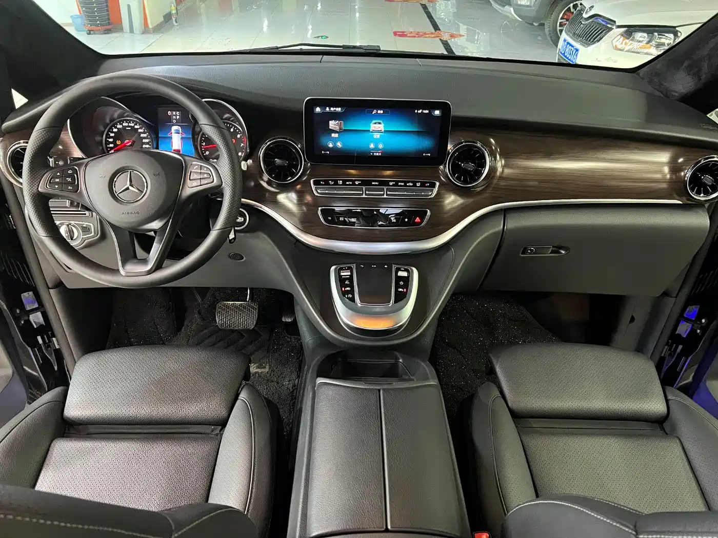 Mercedes-Benz V-Class 2022 V 260 Pilot Edition фото 4