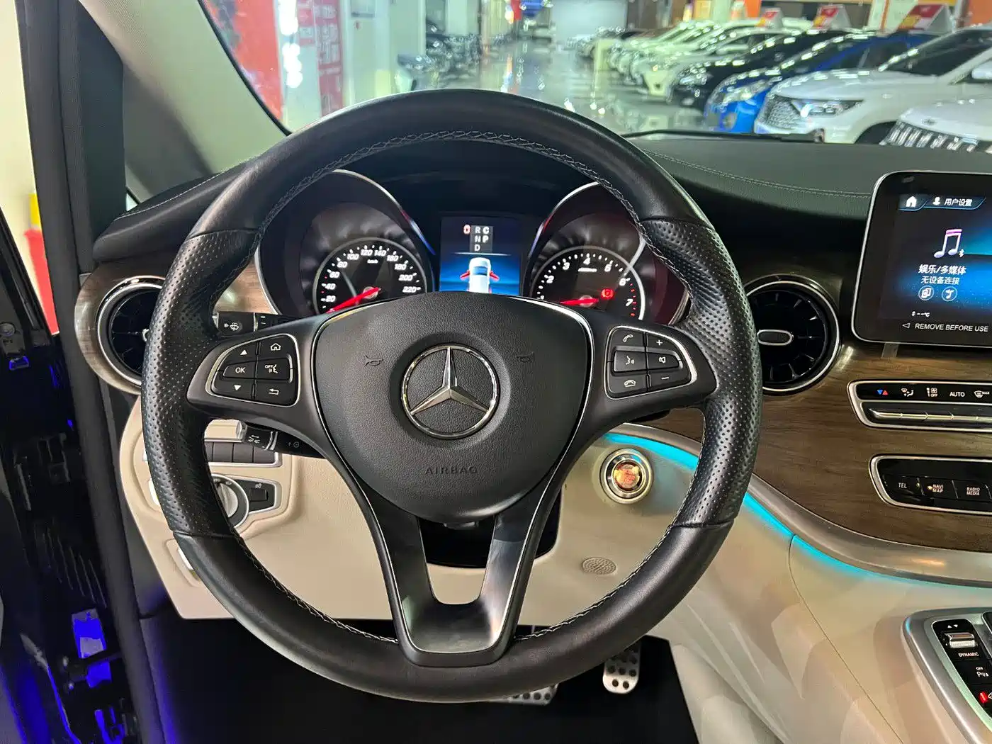 Mercedes-Benz V-Class 2022 V 260 L Long Wheelbase Luxury Edition фото 5