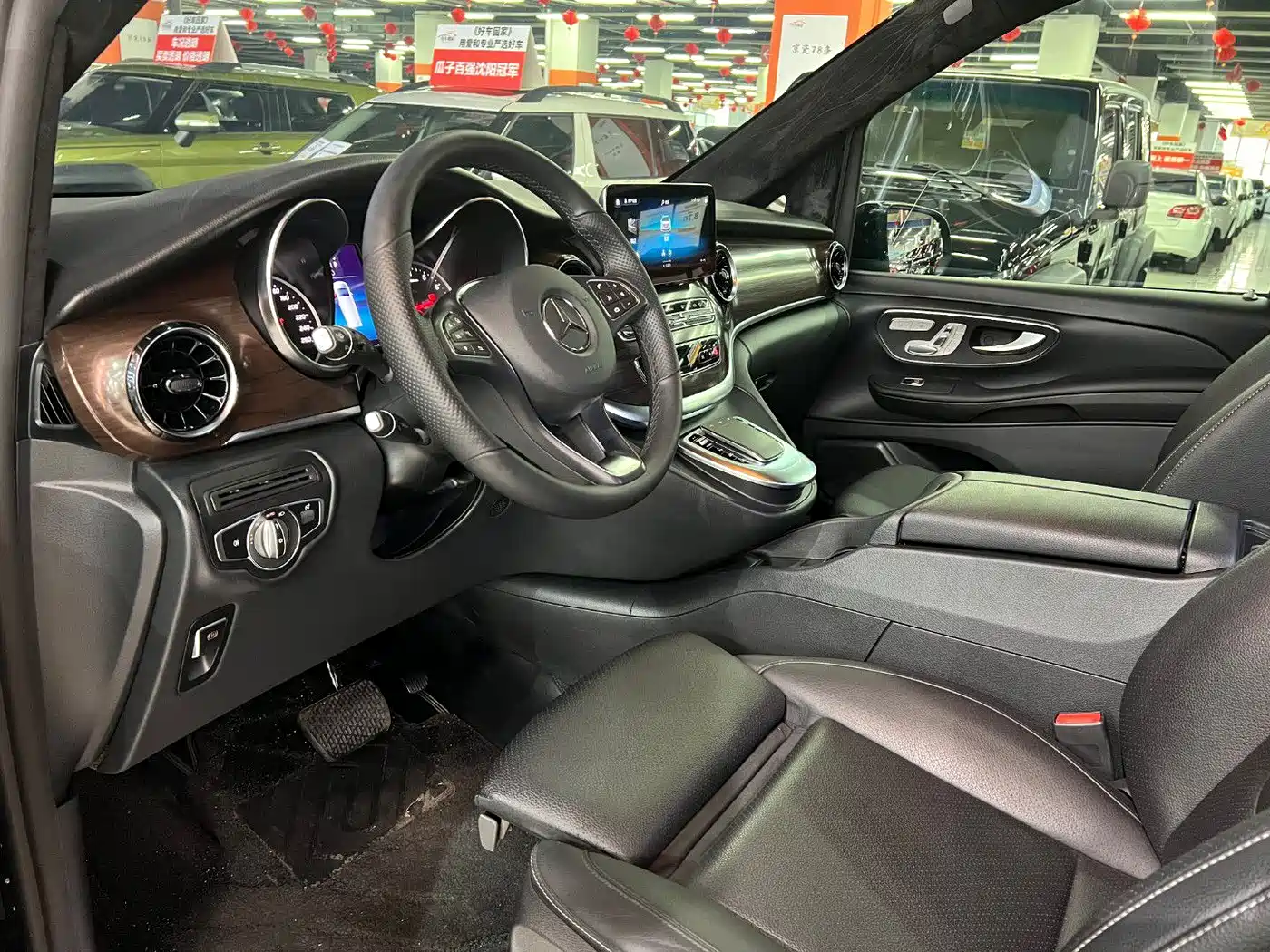 Mercedes-Benz V-Class 2022 V 260 Pilot Edition фото 5