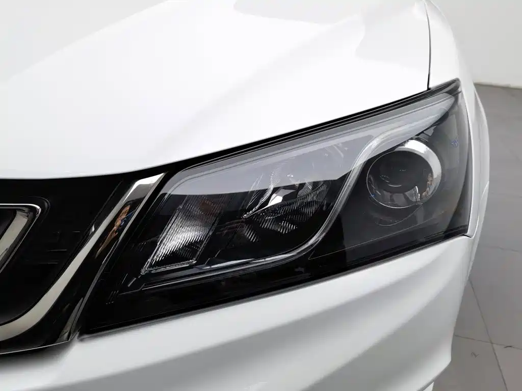 Фото 7 - Geely Emgrand