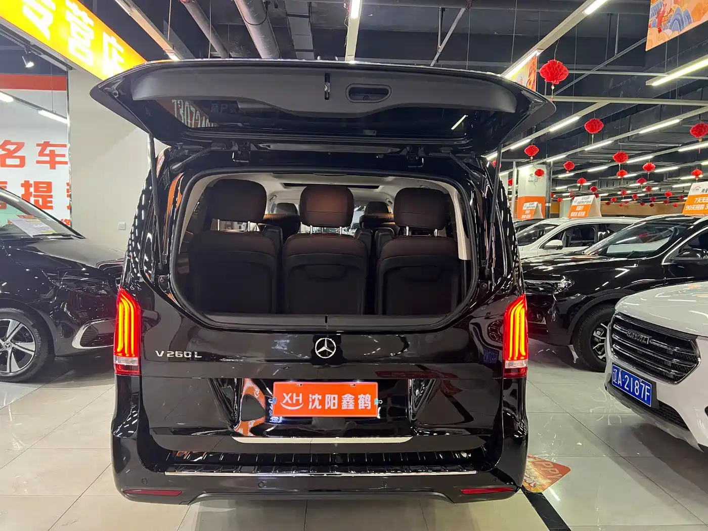 Mercedes-Benz V-Class 2022 V 260 L Long Wheelbase Luxury Edition фото 24