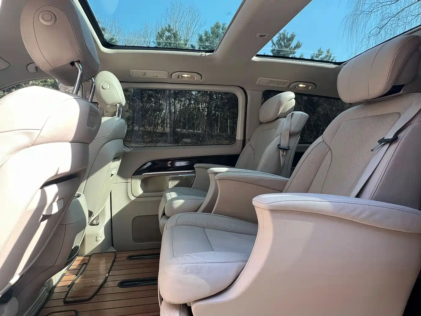 Mercedes-Benz V-Class 2017 Model V 260 Premium Edition фото 11