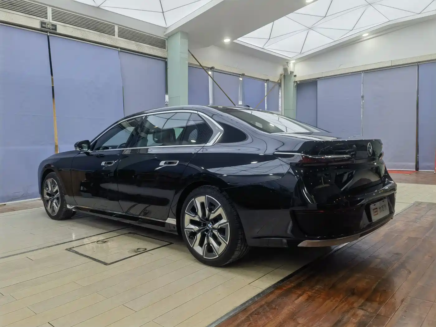 BMW 7-SERIES