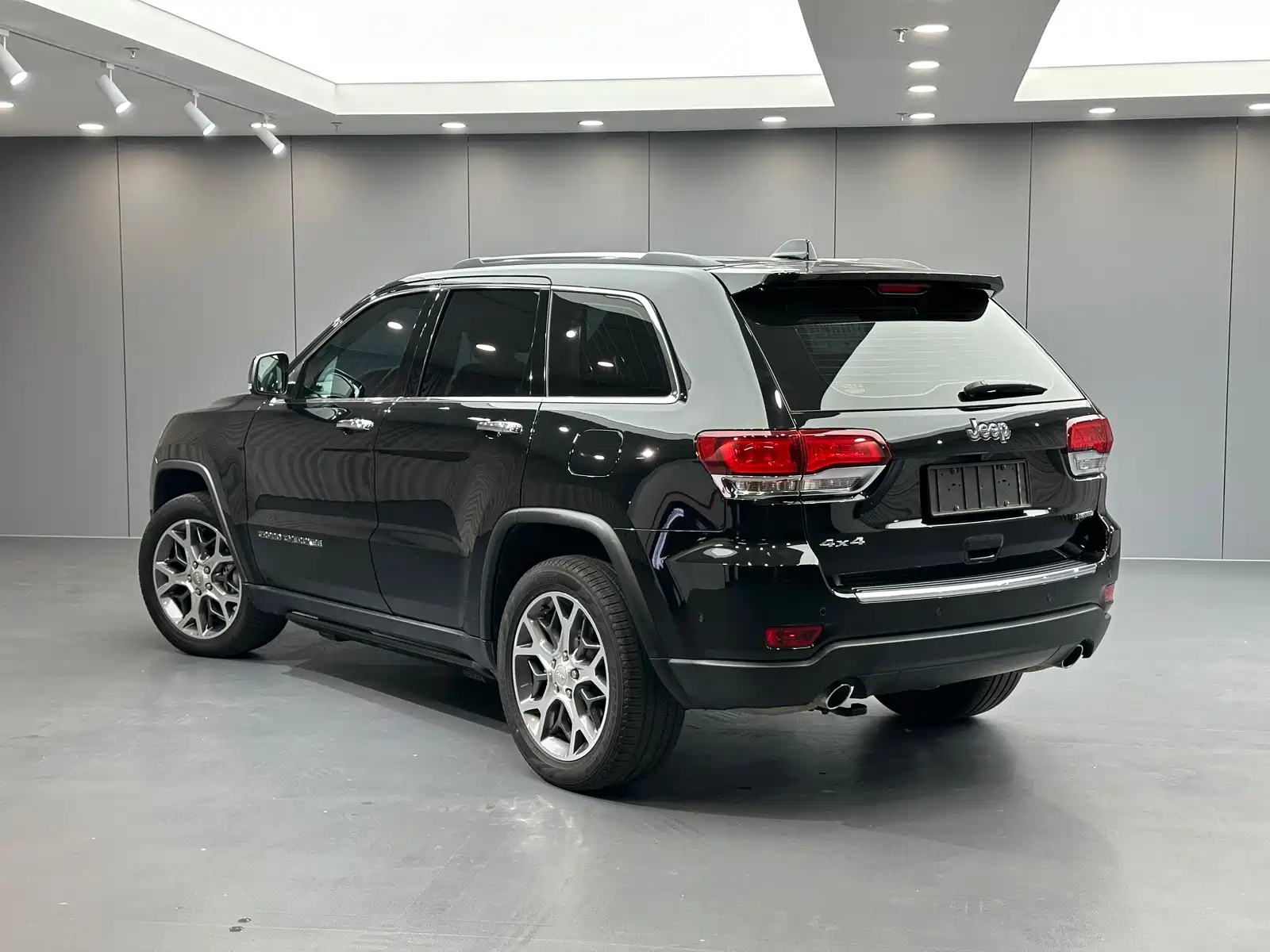 Photo 6 - Jeep Grand Cherokee (Import)