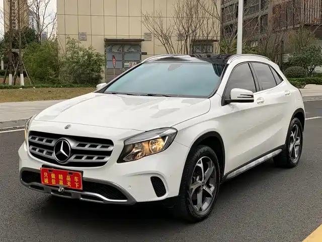 MERCEDES-BENZ GLA