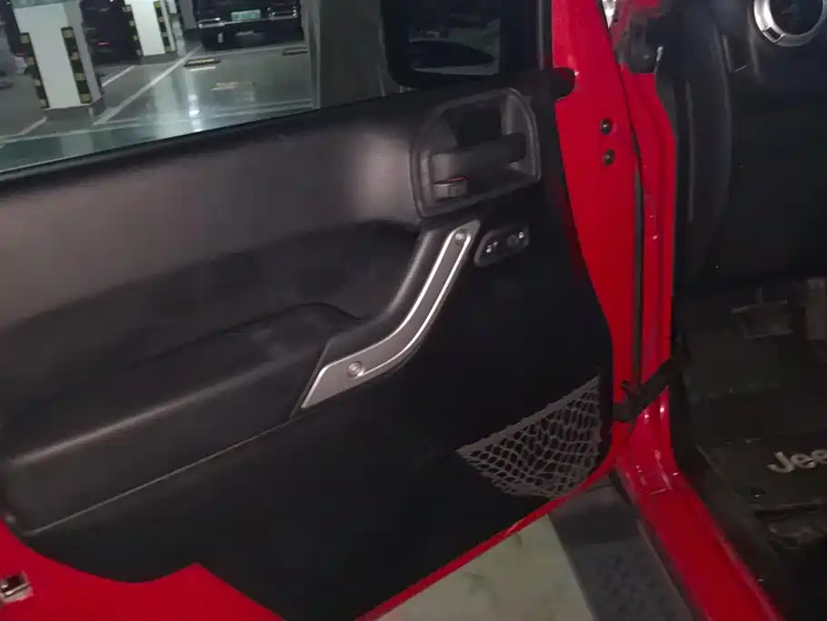 Фото 7 - Jeep Wrangler