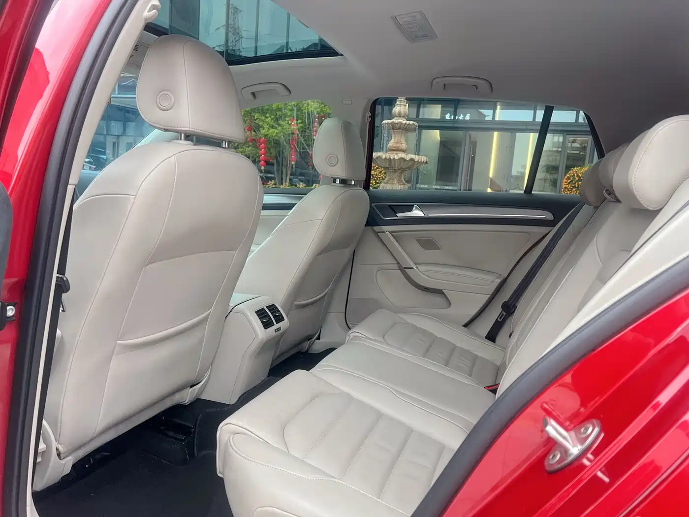Volkswagen Golf 2015 1.6L Automatic Comfort фото 8