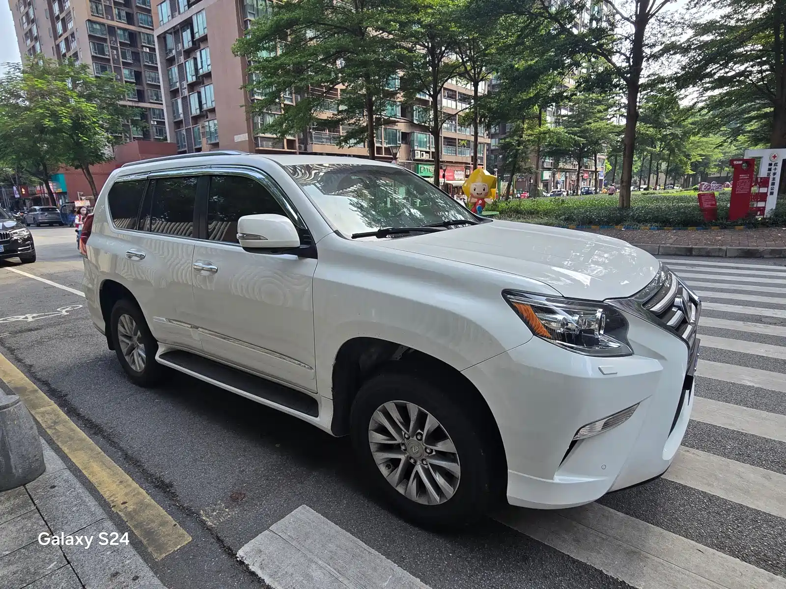 Photo 9 - Lexus GX