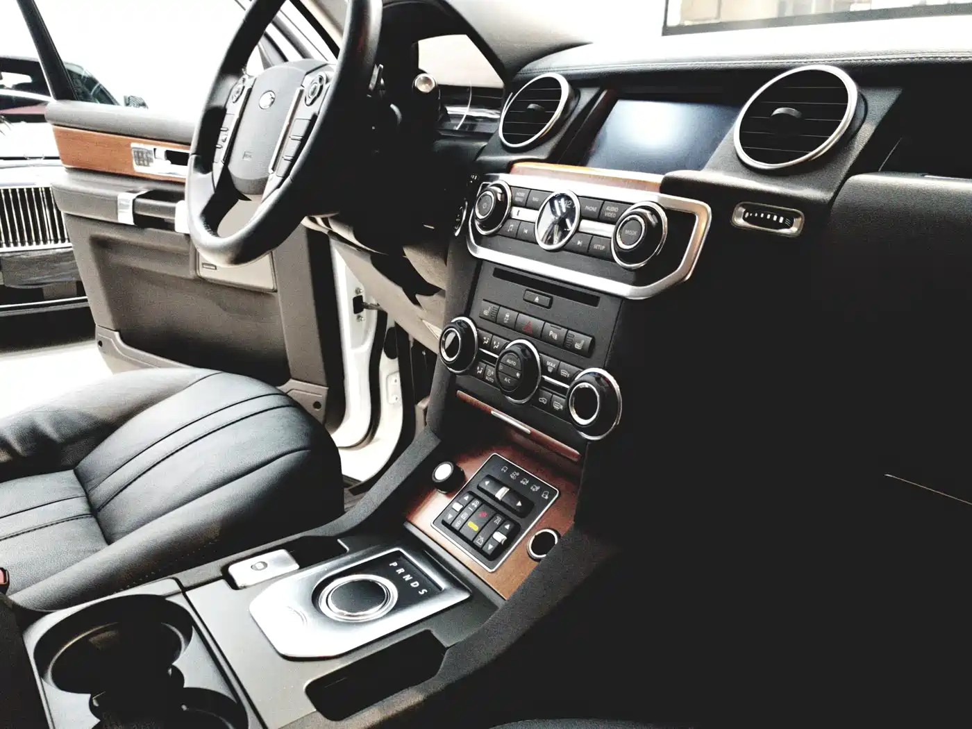 Land Rover Discovery 2013 3.0 SDV6 HSE Diesel фото 13