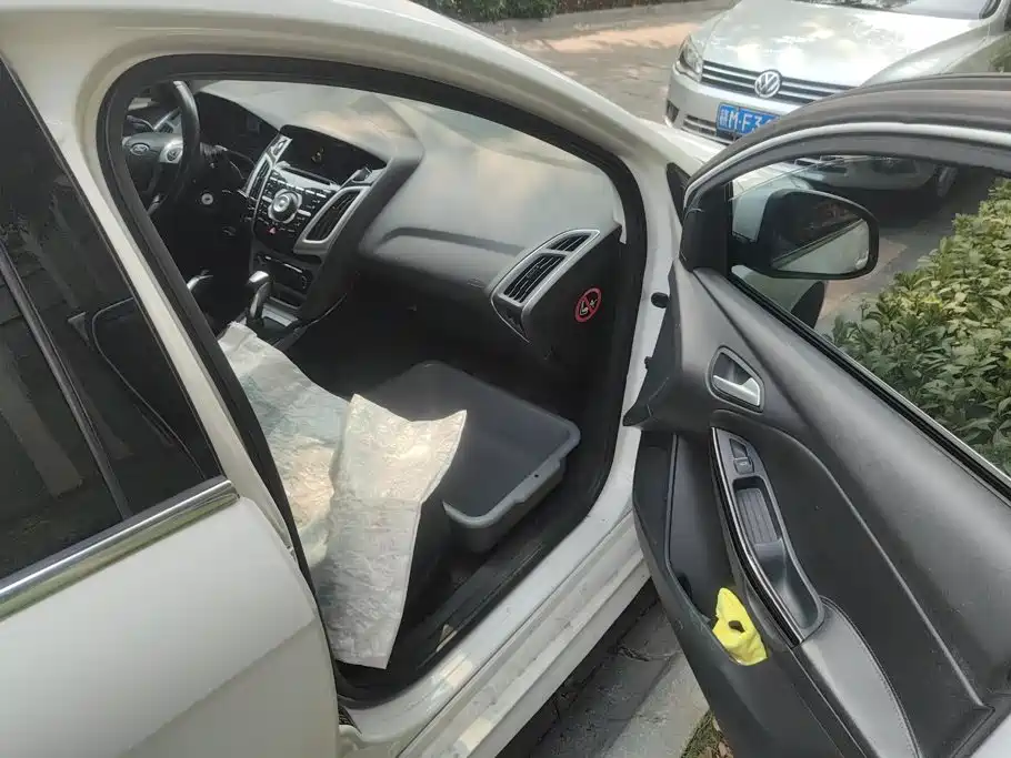 Фото 8 - Ford Focus