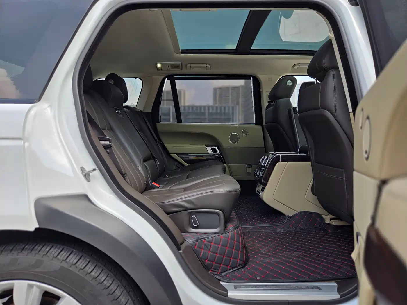 Land Rover Range Rover 2015 3.0 SC V6 Vogue SE Genesis Extended Edition фото 17