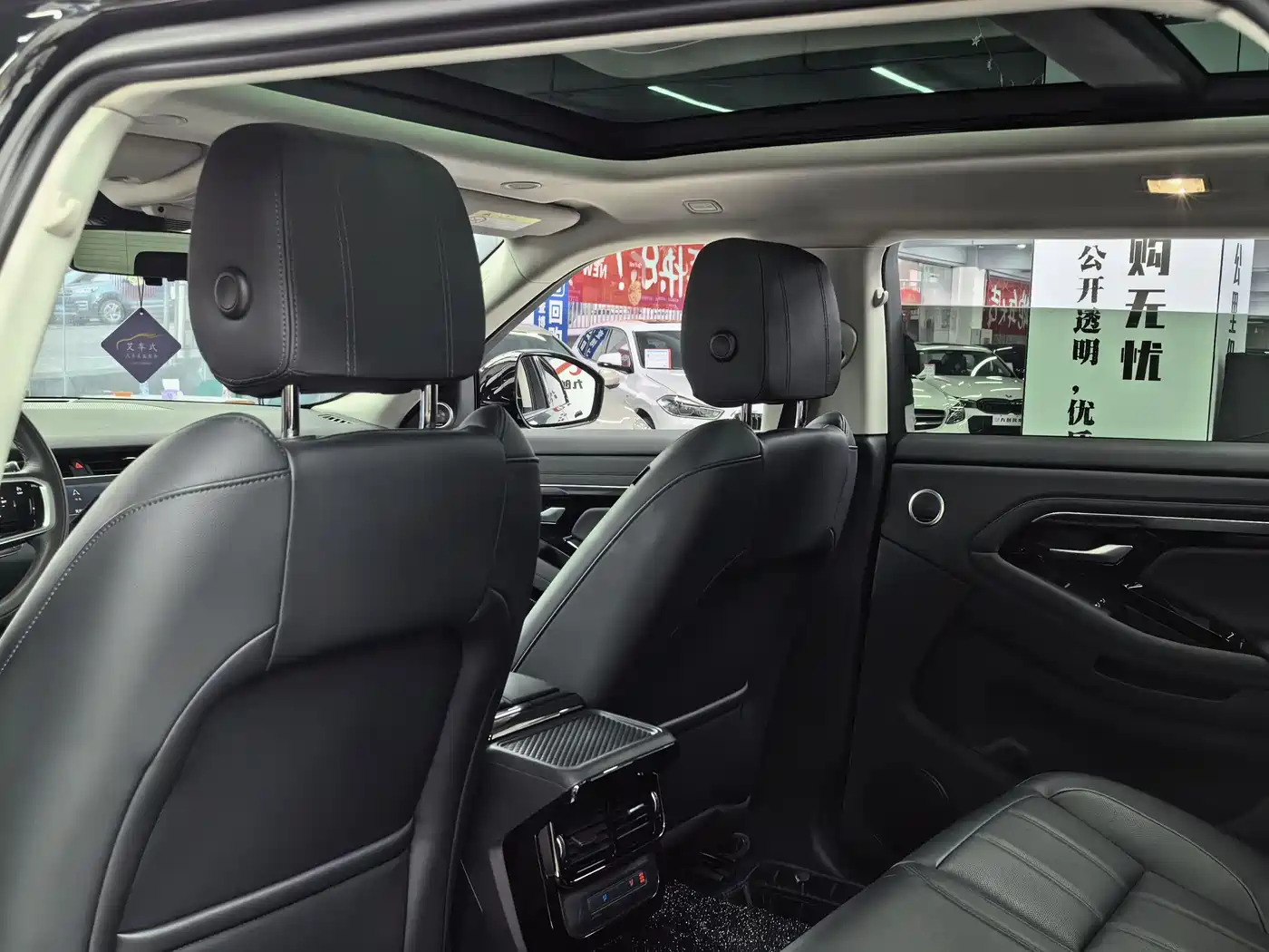 Land Rover Range Rover Evoque 2023 Range Rover Evoque L 249PS Corinthian Bronze Special Edition фото 12