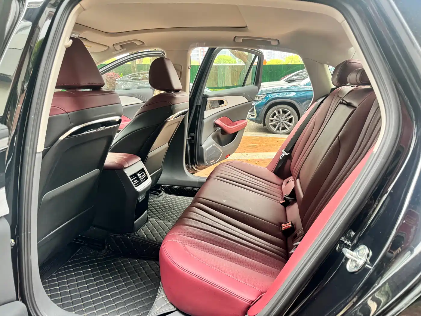 Hongqi H5 2025 1.5T DCT Flag Rhythm 500,000 Units Memorial Edition фото 8
