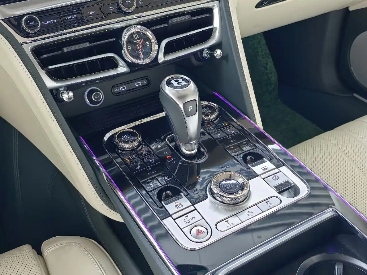 Bentley Flying Spur Plug-in Hybrid 2026 2026 Model 4.0T V8 Standard Edition