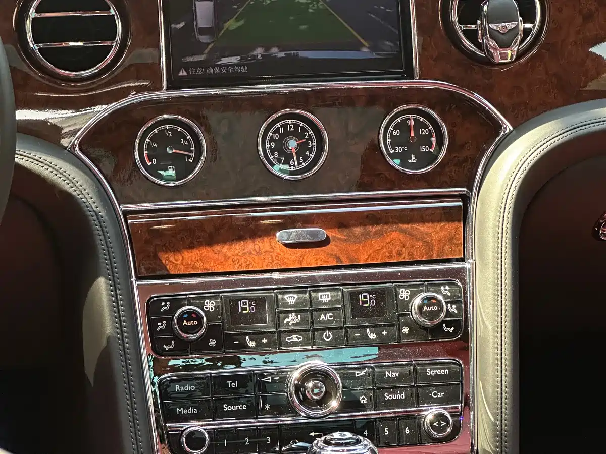 Bentley Mulsanne 2017 6.8T Long Wheelbase фото 28