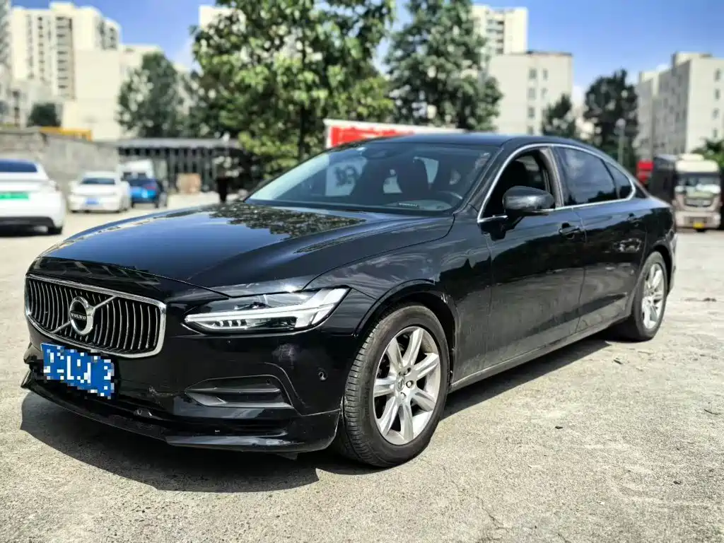 Фото 1 - Volvo S90