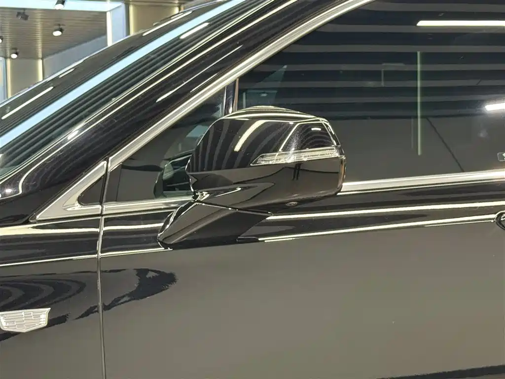CADILLAC XT6