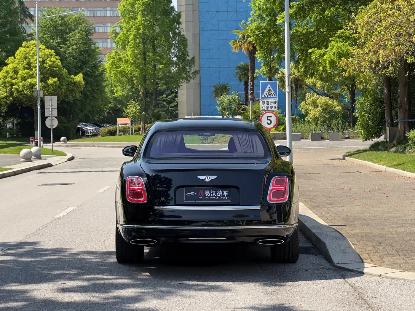 Bentley Mulsanne 2017 6.8T Long Wheelbase фото 6