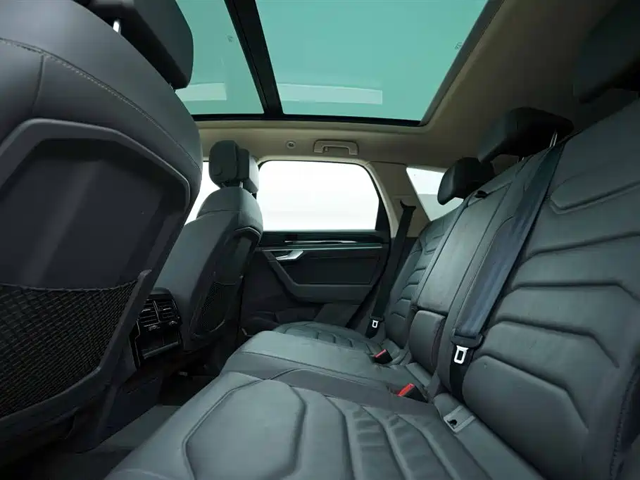 Volkswagen Touareg 2021 3.0TSI R-Line Classic Sport Package фото 12