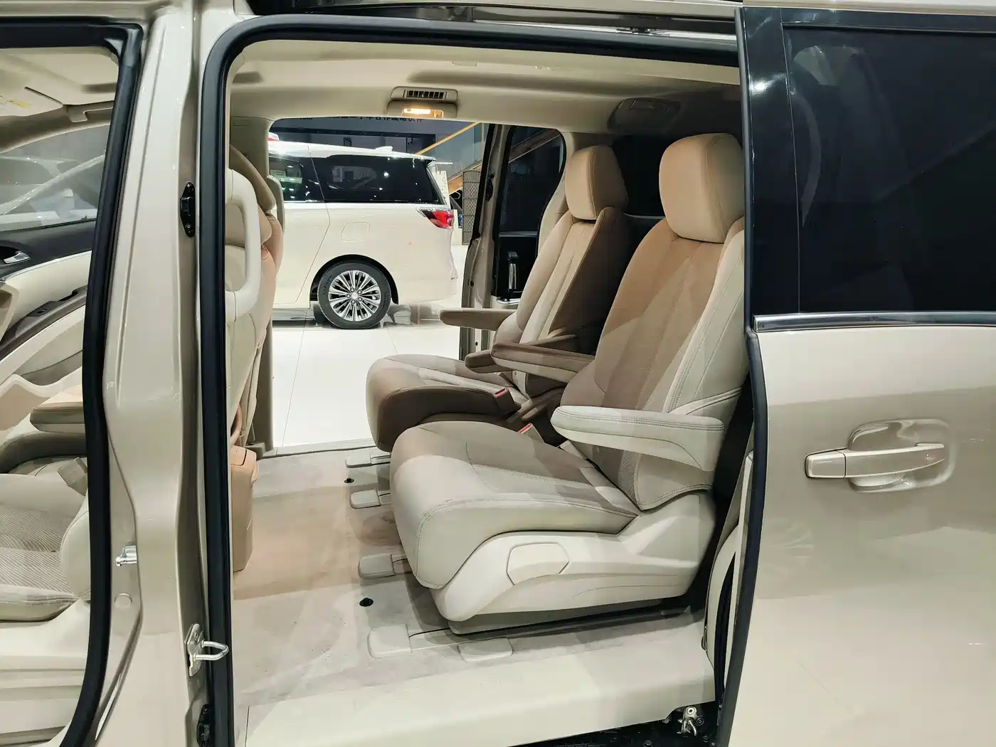 Buick GL8 2022 Land Business Class 652T Comfort фото 14
