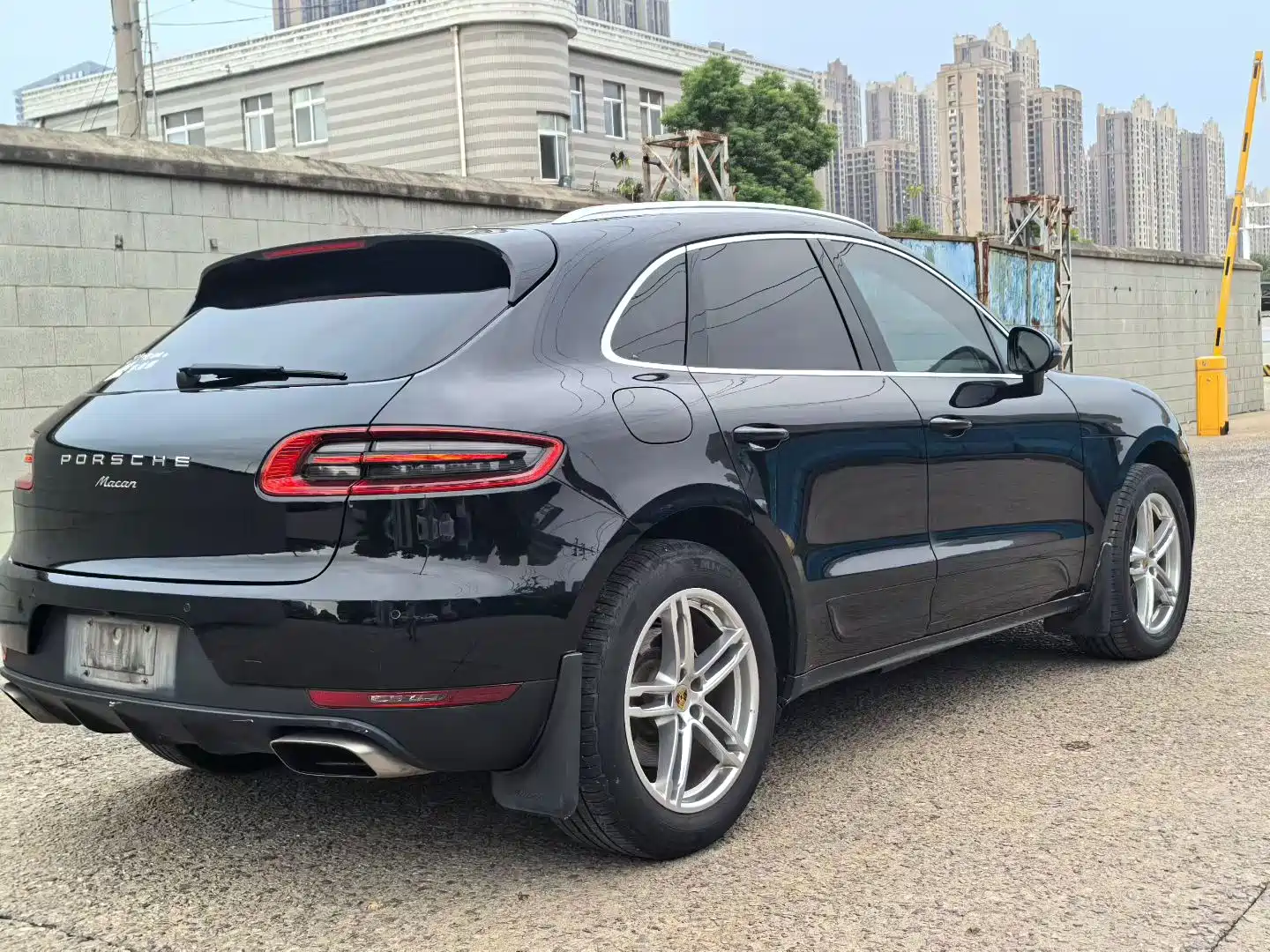 Photo 9 - Porsche Macan