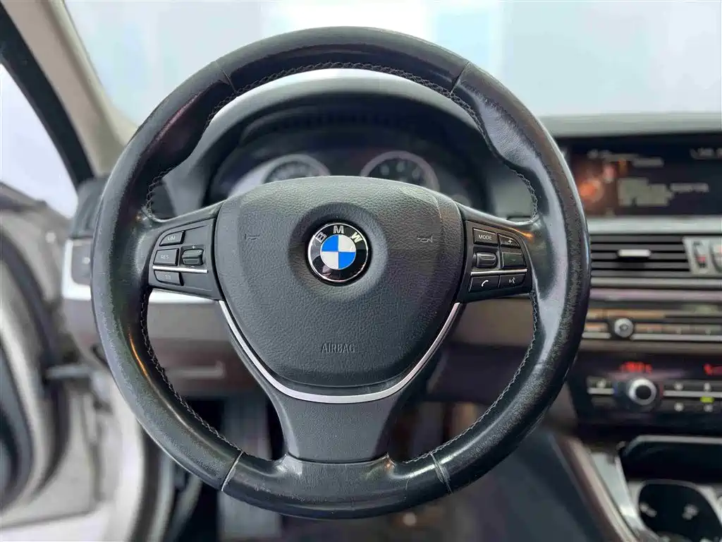 BMW 5 Series 2014 525Li Luxury Design Package фото 12