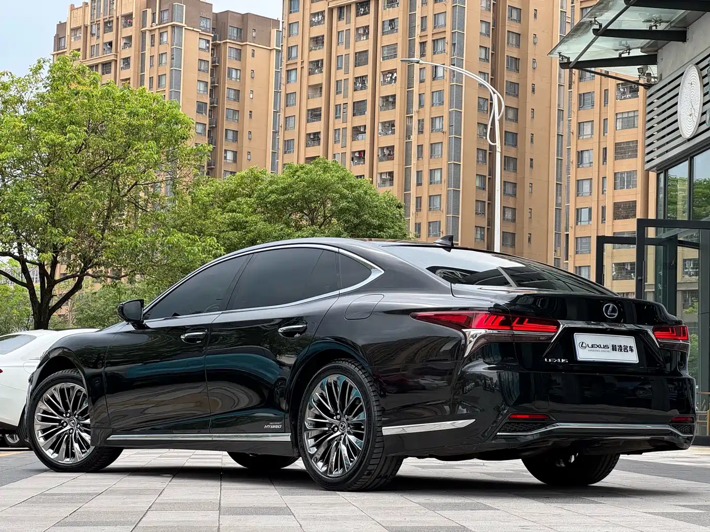 Lexus LS 2018 500h Executive Edition China V фото 4