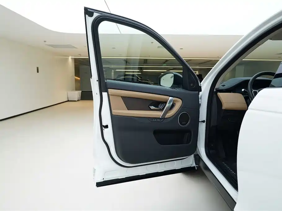 Land Rover Discovery Sport 2025 249PS Performance Tech Edition фото 16