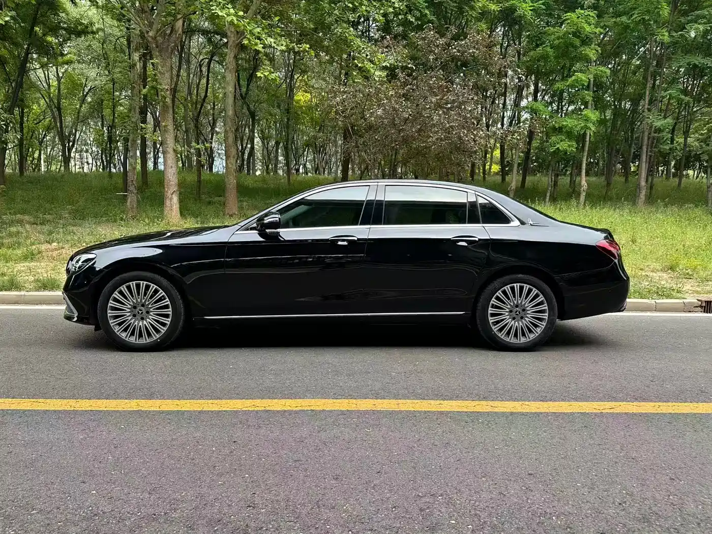 Mercedes-Benz E-Class 2023 E 300 L Luxury фото 3
