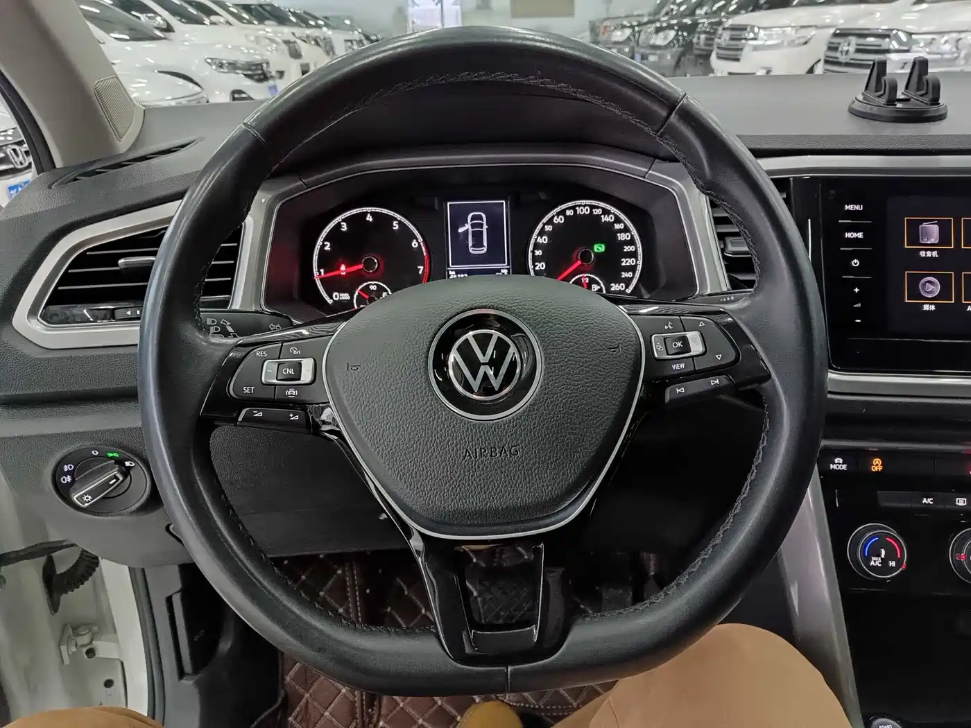 Volkswagen T-ROC 2022 280TSI DSG 2WD Elite PLUS фото 11