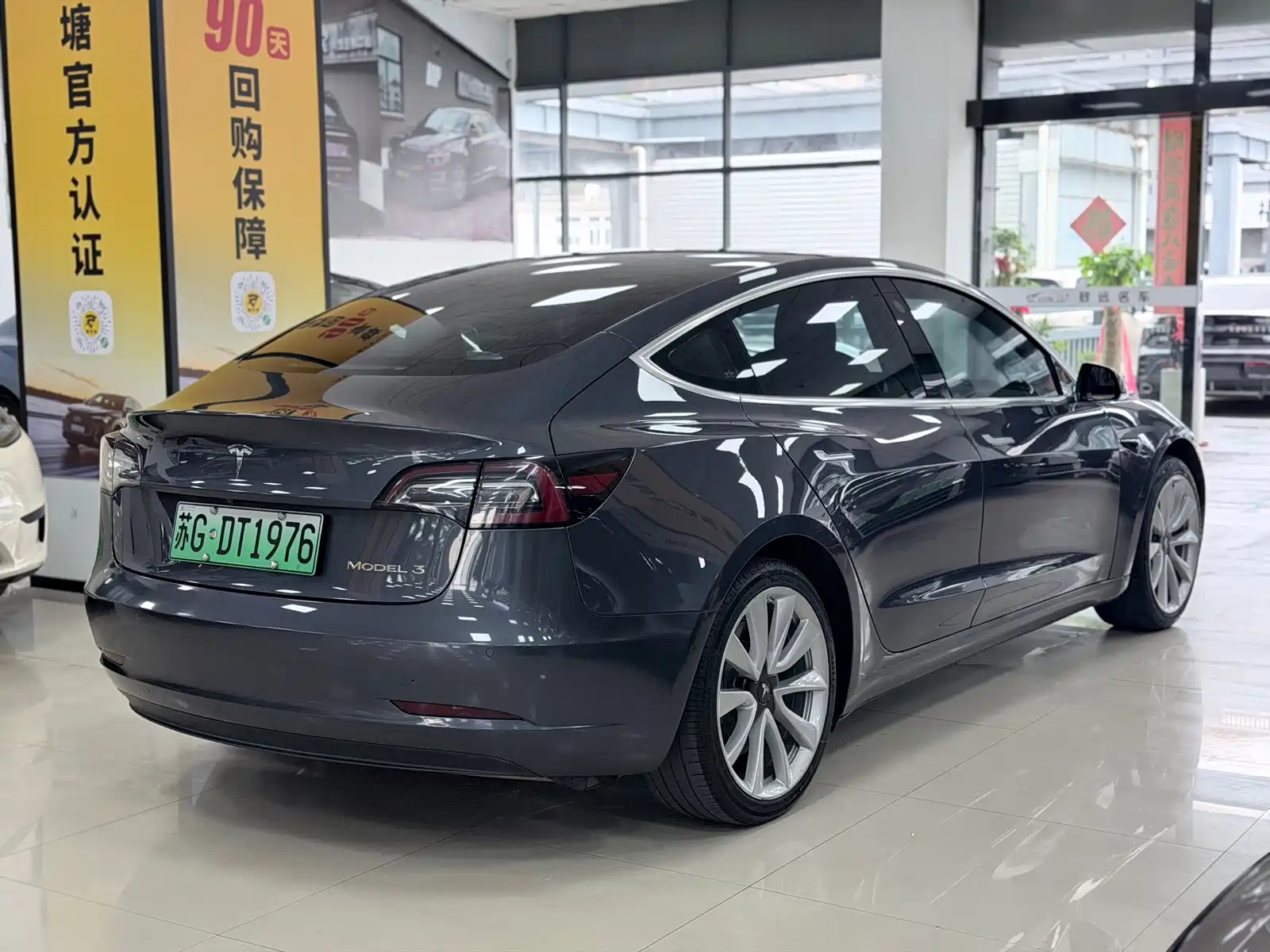 Фото 4 - Tesla Model 3