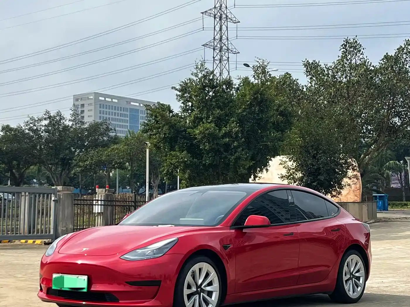 TESLA MODEL 3