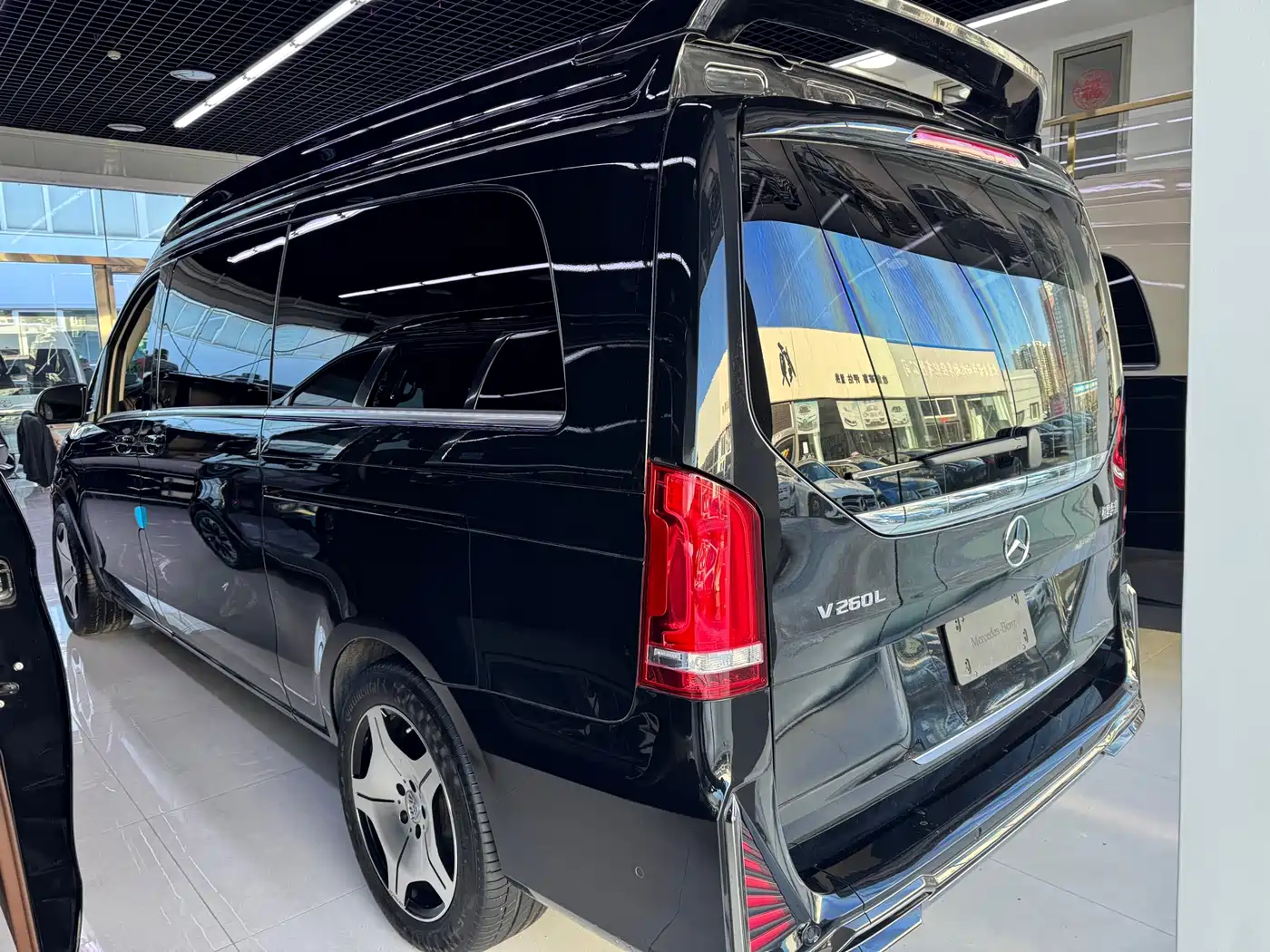 Mercedes-Benz V-Class 2022 V 260 L Long Wheelbase Luxury Edition фото 5