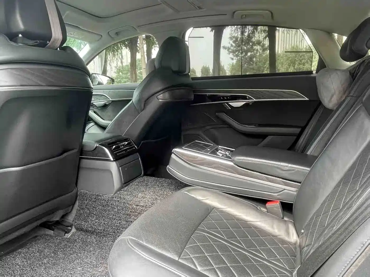 Photo 5 - Audi A8