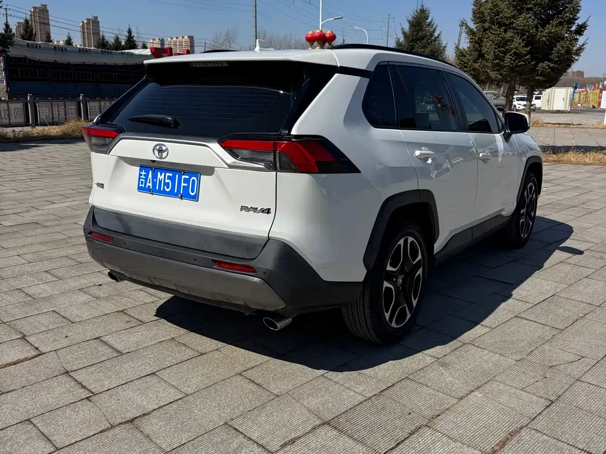 Toyota RAV4 Rongfang 2020 2.0L CVT 2WD Prestige Edition фото 9