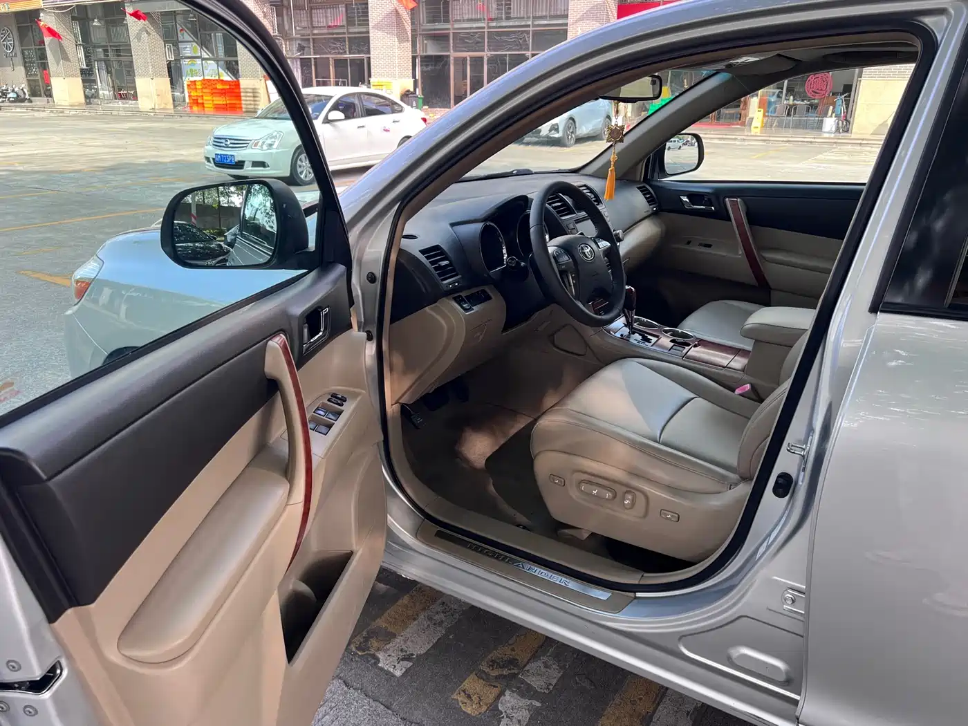 Toyota Highlander 2009 2.7L 2WD 7-Seater Premium фото 10