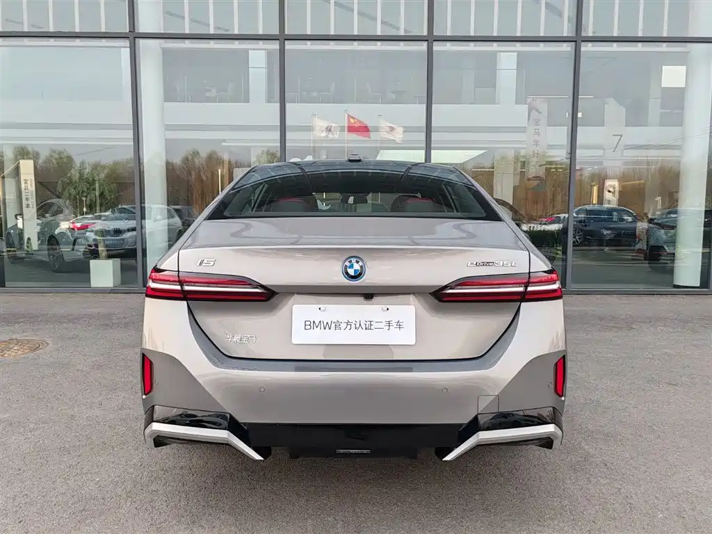 BMW I5