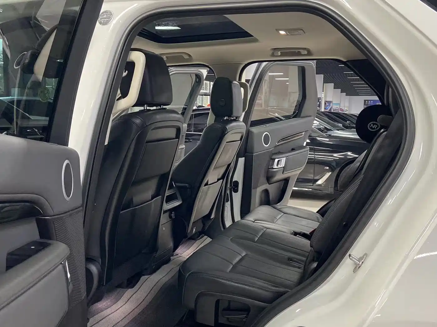 Land Rover Discovery 2018 2.0T SE фото 8