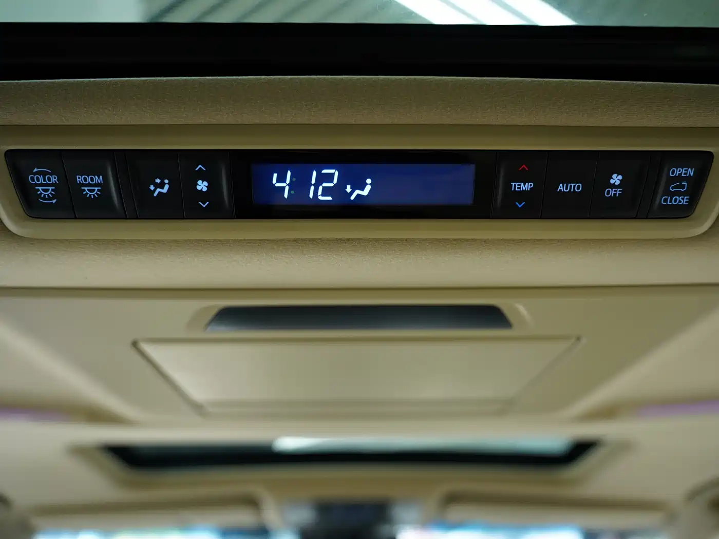 Toyota Vellfire 2019 Hybrid 2.5L HV Premium Edition фото 15