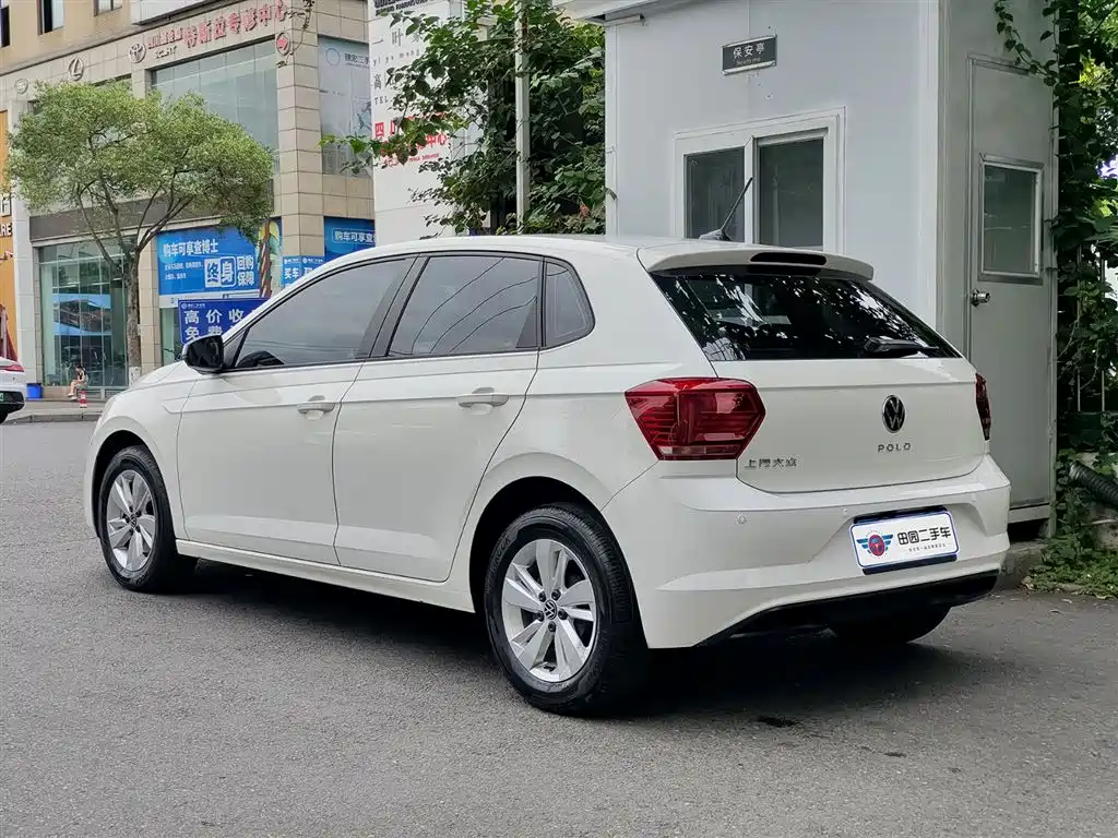 VOLKSWAGEN POLO