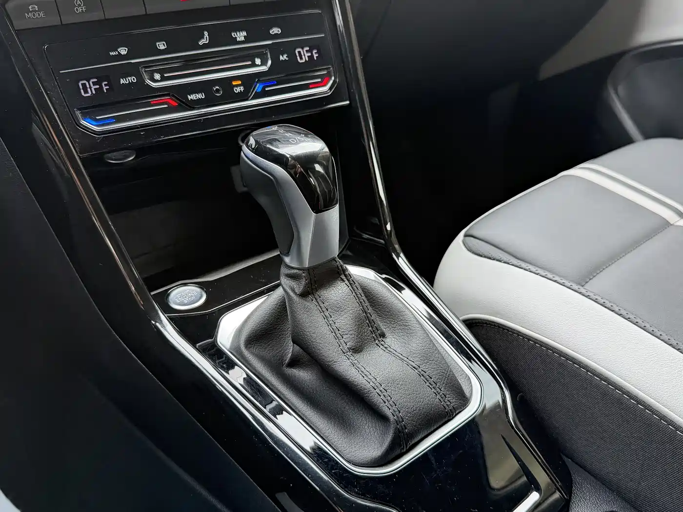 Volkswagen T-ROC 2024 300TSI DSG 2WD Morning Light Edition фото 7