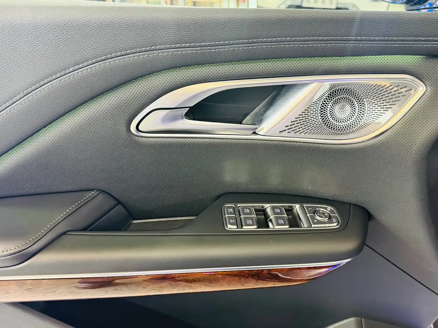 Hongqi HQ9 2024 2024 Model 2.0T Luxury Edition