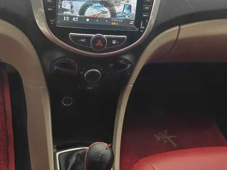 Hyundai Verna 2014 1.4L Manual Smart GLS фото 14