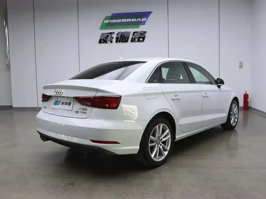 Audi A3 2018 30th Anniversary Limousine 35 TFSI Progressive фото 3