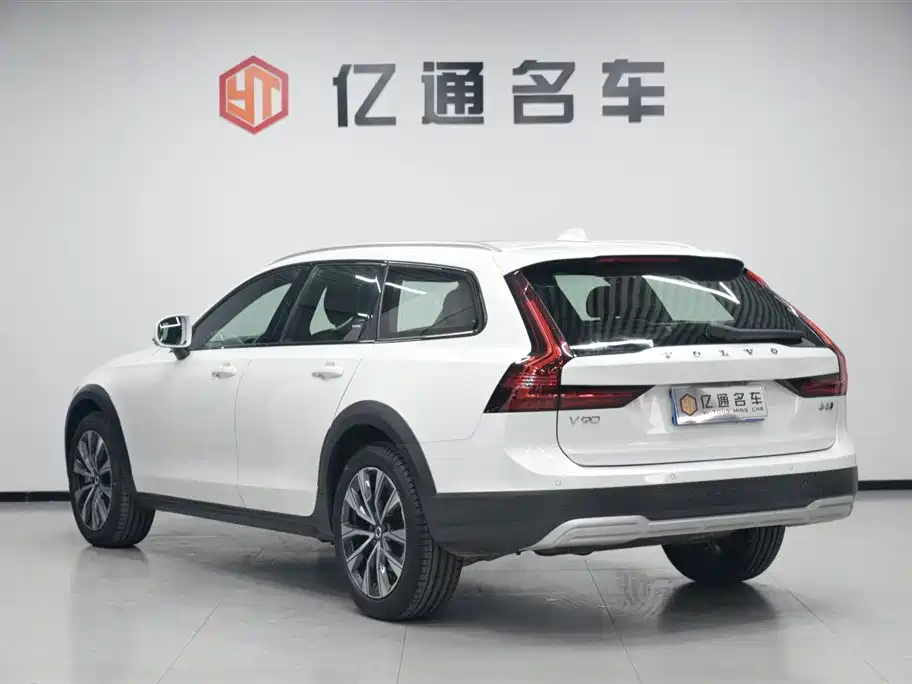 Volvo V90 2023 2021 Model Cross Country B5 AWD Smart Edition