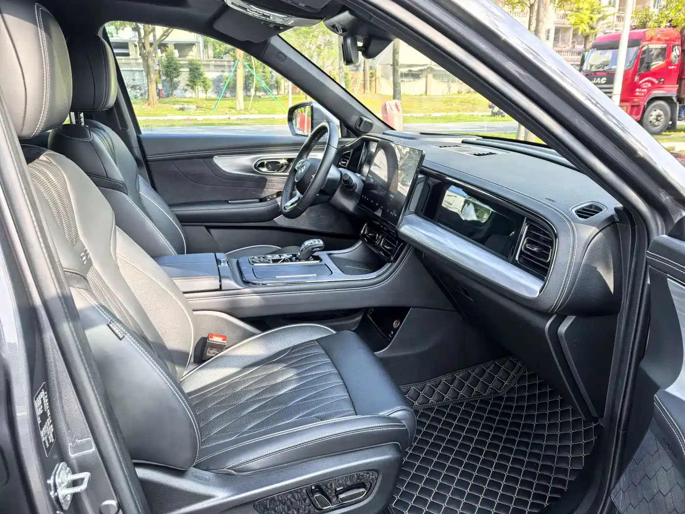 GAC Trumpchi Trumpchi GS8 2022 Hybrid Series 2.0TM 4WD Premium Edition (7-Seater) фото 10