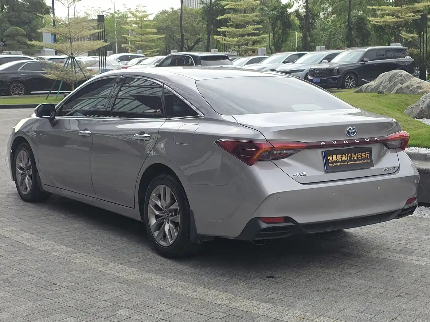 Toyota Avalon 2019 Hybrid 2.5L Luxury Edition China V фото 6