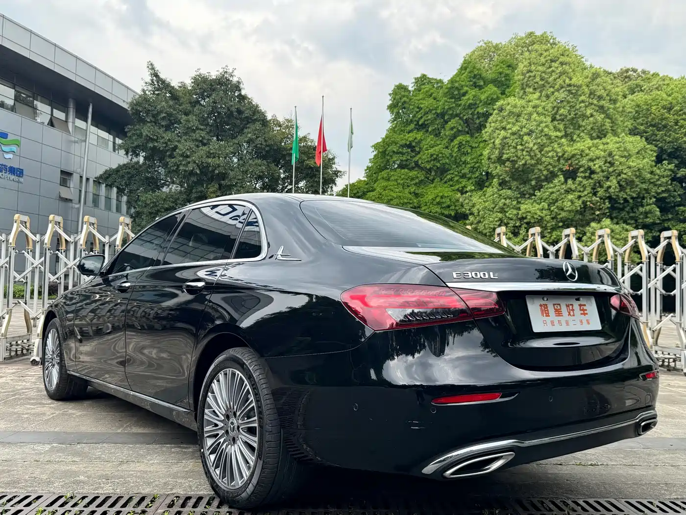 MERCEDES-BENZ E-CLASS